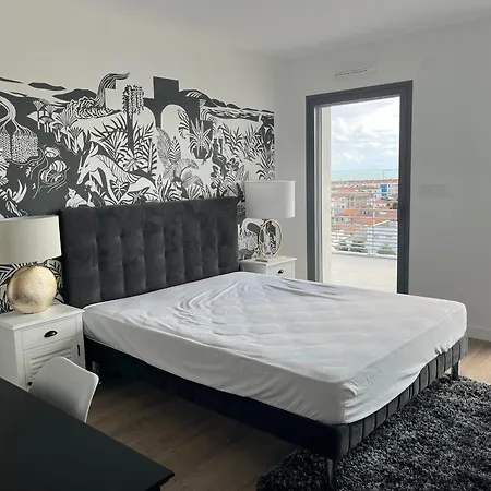 Apartment Superbe 140 M², 4 Chambres, Terrasse 120 M², Parking, Centre-ville De - Fr-1-539-59 Royan